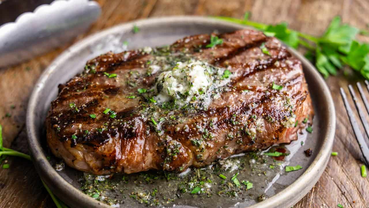 Master Grilling Steak: From Selecting Cuts to Perfect Doneness